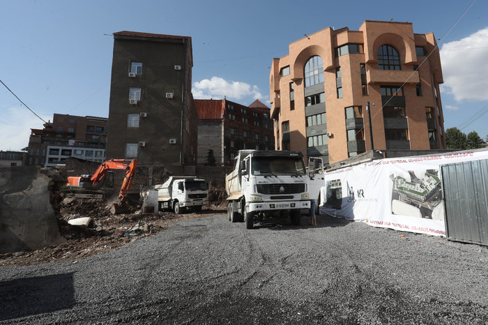 Տիգրան Ավինյանը շրջայց է կատարել Երևանի 33-րդ թաղամասում