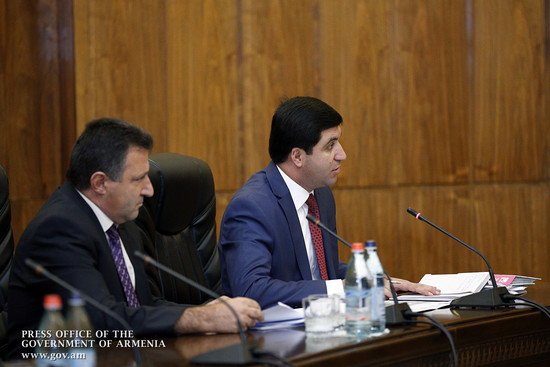Վարչապետի մոտ մեկնարկել են ՀՀ 2015 թ. պետբյուջեի նախագծի նախնական տարբերակի քննարկումները