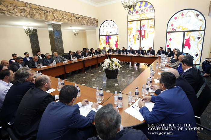 Վարչապետը գինեգործների հետ քննարկել է ոլորտի զարգացմանը վերաբերող հարցեր