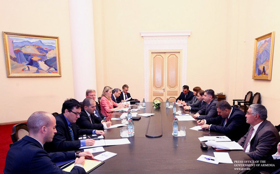 Վարչապետն ընդունել է Շտեֆան Ֆյուլեին