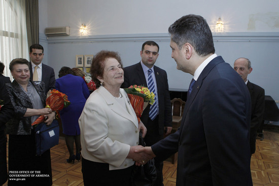 Իրենց գործունեությամբ աչքի ընկնող կանայք արժանացել են վարչապետի պատվոգրերի