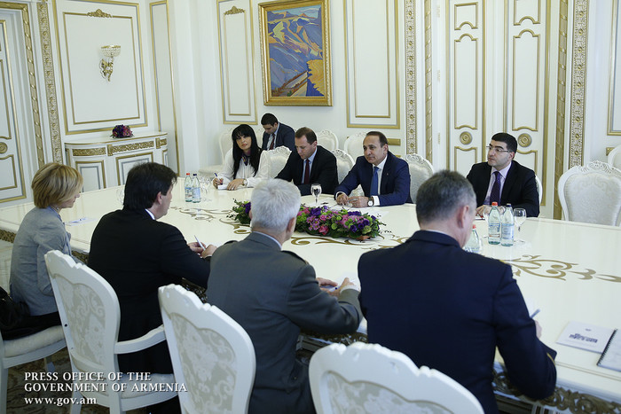 Վարչապետն ընդունել է Սերբիայի պաշտպանության նախարարին