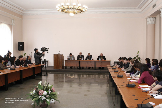 Վարչապետը հանդիպել է ԵՊՀ ուսանողների հետ