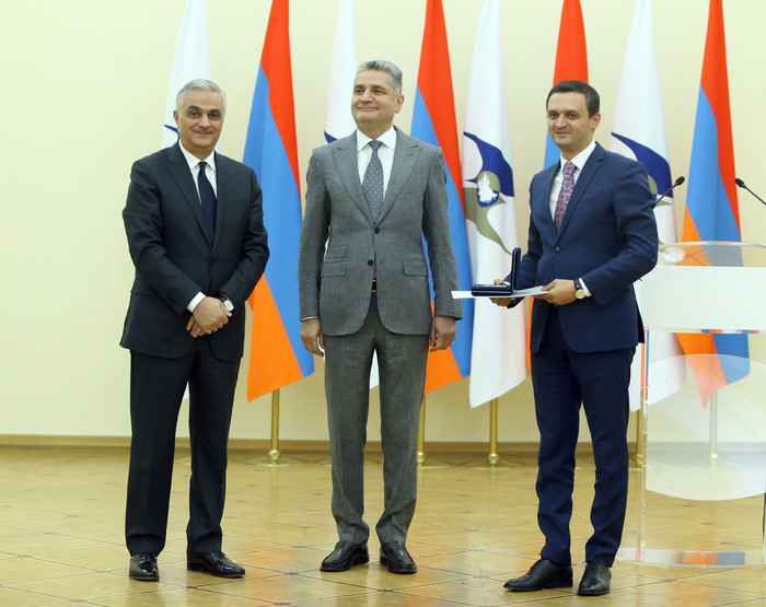 Փոխվարչապետ Մհեր Գրիգորյանը մեդալներ է հանձնել ԵԱՏՄ զարգացման գործում ավանդ ունեցած մի շարք պետական,