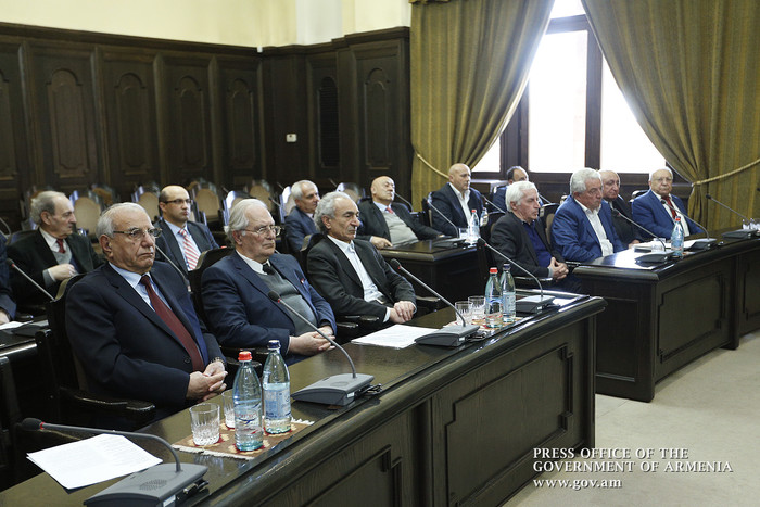Վարչապետը տնտեսվարողների հետ քննարկել է տեղական արտադրության զարգացմանն ուղղված հարցեր