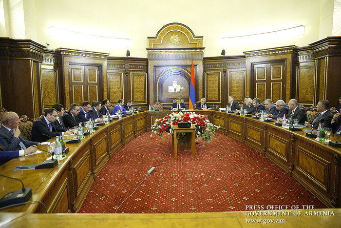 Պետությունը սուբսիդավորելու է գերակա ոլորտների վարկային տոկոսները. Կարեն Կարապետյանը հանդիպել է բանկ