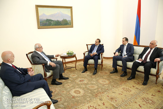 Վարչապետն ընդունել է Հայկական բարեգործական ընդհանուր միության նախագահին