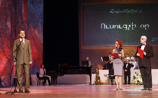 Վարչապետը շնորհավորել է ուսուցիչներին