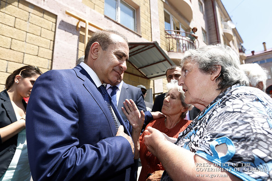 Վարչապետը գոհունակություն է հայտնել աղետի գոտում իրականացված բնակարանաշինության արդյունքներից