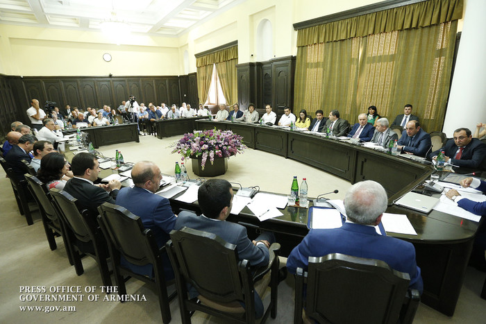 Վարչապետն ընդունել է կոնյակի և գինու արտադրությամբ զբաղվող ընկերությունների ներկայացուցիչներին