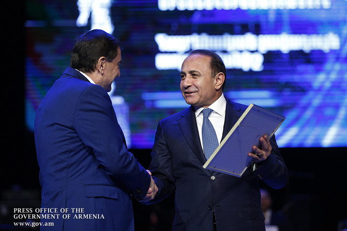 Վարչապետը «Մերկուրի» մրցանակներ է հանձնել տնտեսության տարբեր ոլորտներում լավագույնը ճանաչված ընկերու