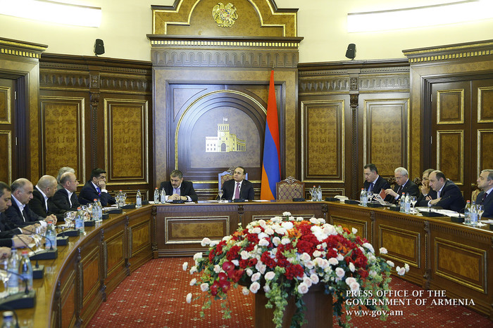 Վարչապետը տնտեսվարողների հետ քննարկել է արտադրության զարգացմանն ուղղված հարցեր