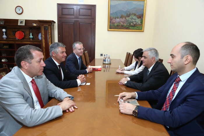 Փոխվարչապետ Մհեր Գրիգորյանը հանդիպում է ունեցել ԱԶԲ գրասենյակի՝ լիազորություններն ավարտող ղեկավար Շե