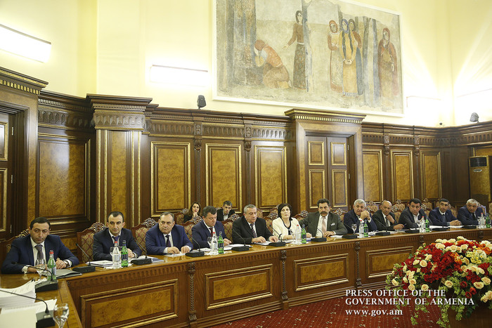 Սեփական եկամուտների աճ ապահոված համայնքների ղեկավարների հետ վարչապետը քննարկել է զարգացման նոր ծրագր