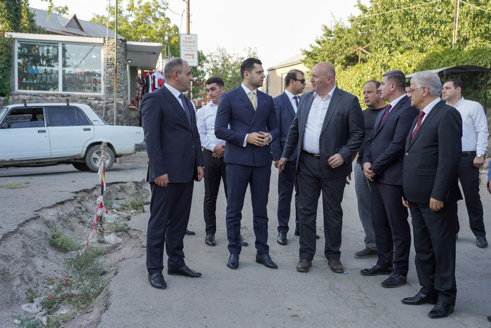 Փոխվարչապետ Մաթևոսյանը Ողջաբերդ բնակավայրում հանդիպել է սողանքային գոտում գտնվող տների բնակիչներին․ 