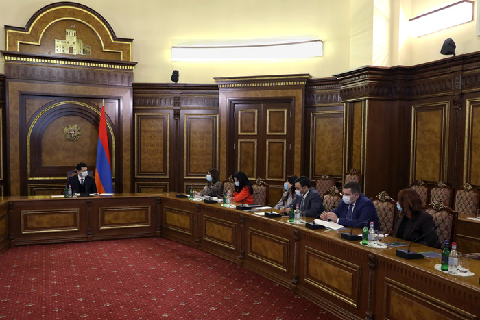 COVID-19-ի դեմ կարելի է պատվաստվել ապաքինվելուց 14 օր անց․ փոխվարչապետ  Մաթևոսյանին ներկայացվել է կո