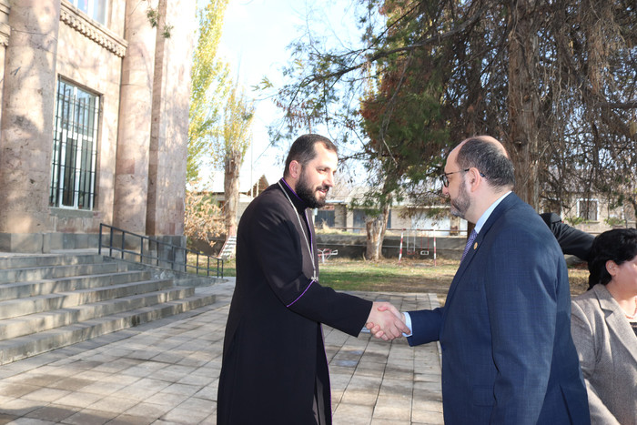 Արայիկ Հարությունյանն այցելել է Արարատի մարզի ազգային փոքրամասնությունների բնակավայրեր