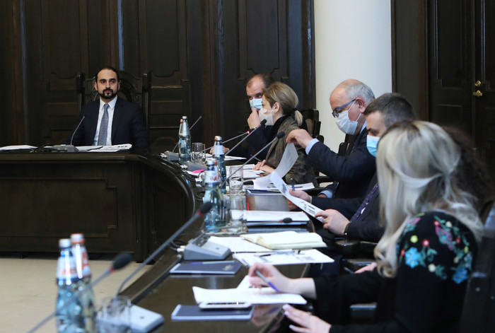 Փոխվարչապետի գլխավորությամբ քննարկում՝ «Մեկ պատուհանի» սկզբունքով քաղաքացիներին մատուցվող ծառայությո
