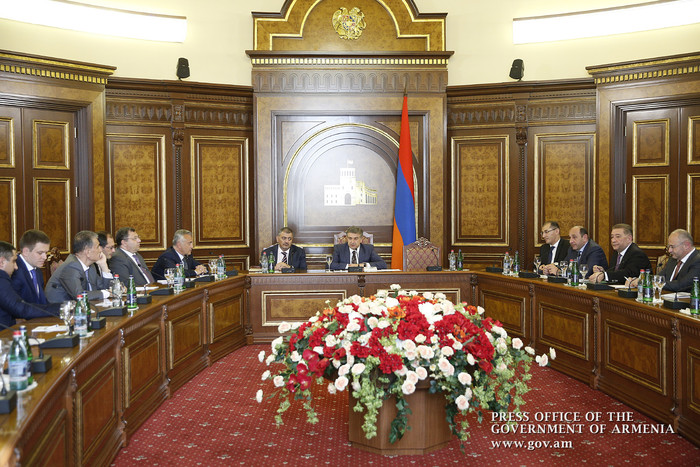 «Գործնական լուծումներ առաջարկելու ժամանակն է». Կարեն Կարապետյանը հանդիպել է բանկային համակարգի ներկա
