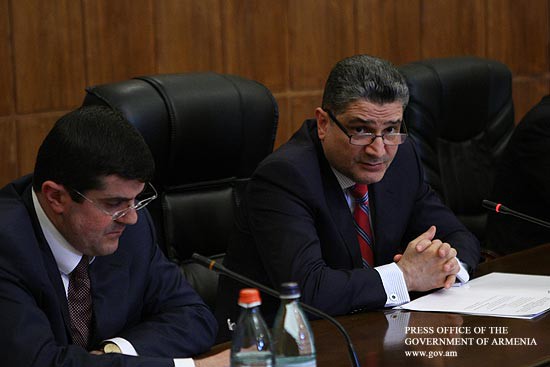 Տիգրան Սարգսյանի և Արա Հարությունյանի գլխավորությամբ քննարկվել են ԼՂՀ-ում կենսաթոշակային ոլորտում իր