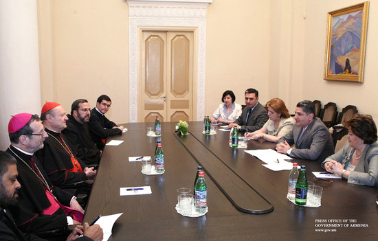 Վատիկանի մշակույթի հարցերով պապական խորհրդի նախագահը՝ կառավարությունում