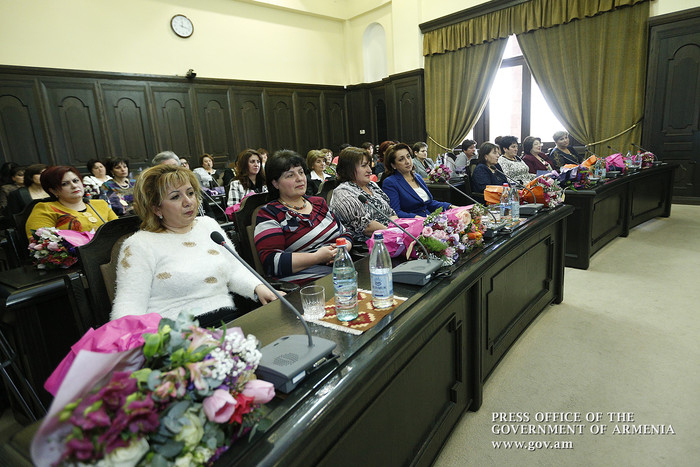 Վարչապետն ընդունել է համայնքների կին ղեկավարներին և քաղաքային համայնքների ավագանու կին անդամներին
