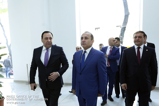 Վարչապետն այցելել է Անշարժ գույքի կադաստրի պետական կոմիտեի նորաբաց գրասենյակ