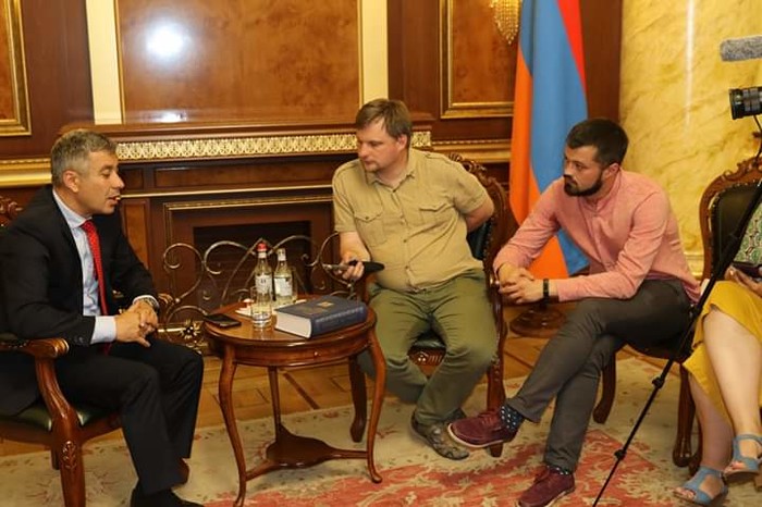 Վլադիմիր Կարապետյանը և Հրաչյա Թաշչյանը հանդիպում են ունեցել ուկրաինական ԶԼՄ-ների և փորձագիտական շրջա