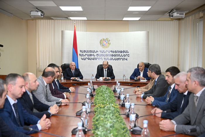Արայիկ Հարությունյանը ՀԾԿՀ աշխատակազմին է ներկայացրել  Մեսրոպ Մեսրոպյանին