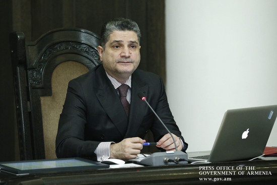 Երկրի պաշտպանությունը հասարակության ուշադրության կենտրոնում է