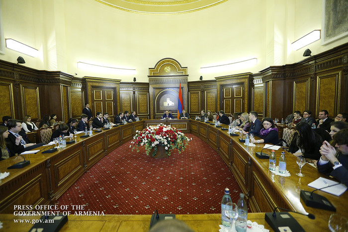 Վարչապետ Աբրահամյանն ընդունել է «Եվրոպայի ժողովրդավար ուսանողներ» կազմակերպության անդամներին
