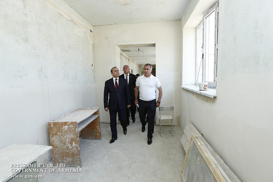 Վարչապետն աշխատանքային այց է կատարել Արագածոտնի և Արմավիրի մարզեր