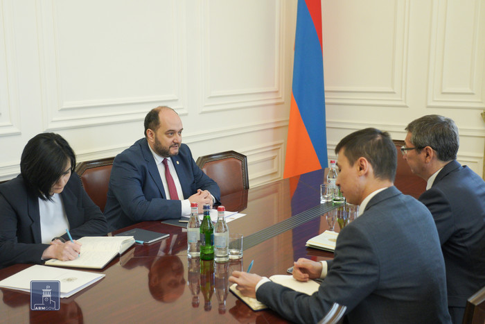 Արայիկ Հարությունյանն ընդունել է ՀՀ-ում Ղազախստանի դեսպան Բոլատ Իմանբաեւին