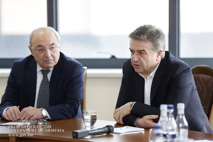 Կարեն Կարապետյանը  հանդիպել  է Հանրային խորհրդի անդամների հետ