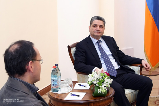 Վարչապետին են ներկայացվել լսողական սարքերի իմպլանտացիայի կենտրոնի գործունեության արդյունքները