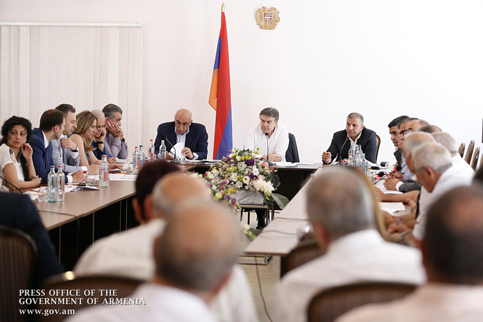 Կարեն Կարապետյանը ծանոթացել է Վեդու ջրամբարի կառուցման շինաշխատանքների ընթացքին և խորհրդակցություն ա