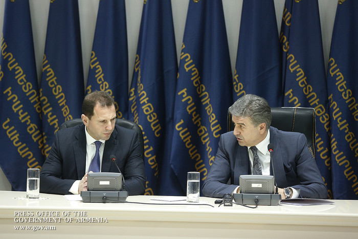 Վարչապետ Կարապետյանն ԱԻՆ աշխատակազմին  է ներկայացրել նորանշանակ նախարար Դավիթ Տոնոյանին