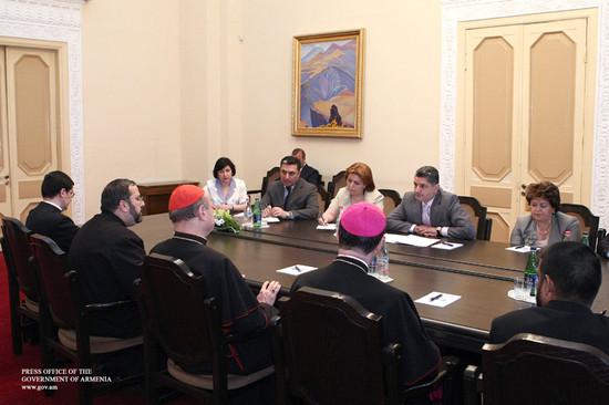 Վատիկանի մշակույթի հարցերով պապական խորհրդի նախագահը՝ կառավարությունում