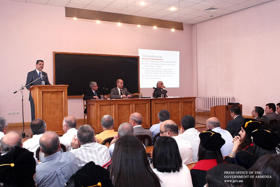 Վարչապետը դիպլոմներ է հանձնել ԵՊՀ տնտեսագիտության ֆակուլտետի շրջանավարտներին