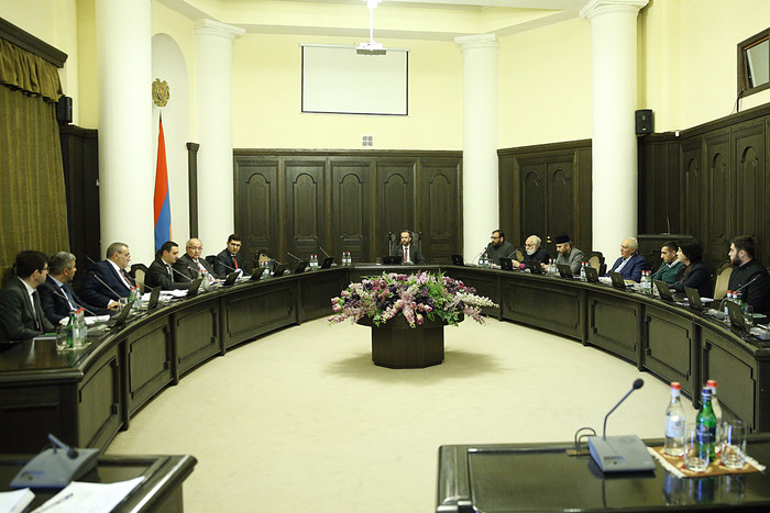 Կառավարությունում քննարկվել են պետություն-եկեղեցի հարաբերություններին առնչվող հարցեր