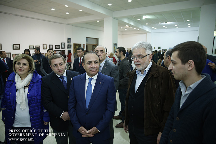 Կառավարության ղեկավարը մասնակցել է երիտասարդ արվեստագետների ցուցահանդեսի բացմանը