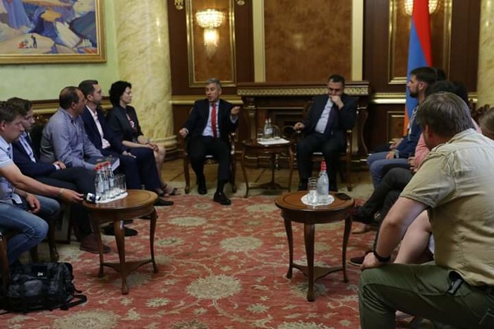 Վլադիմիր Կարապետյանը և Հրաչյա Թաշչյանը հանդիպում են ունեցել ուկրաինական ԶԼՄ-ների և փորձագիտական շրջա