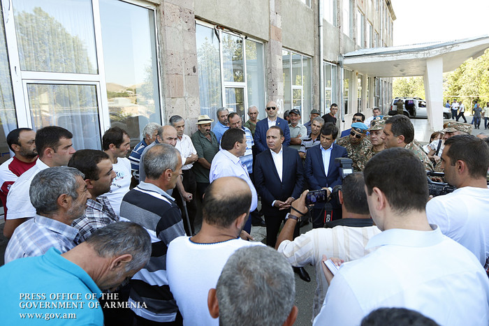 Վարչապետ Հովիկ Աբրահամյանն այցելել է Տավուշի մարզի սահմանամերձ գյուղեր
