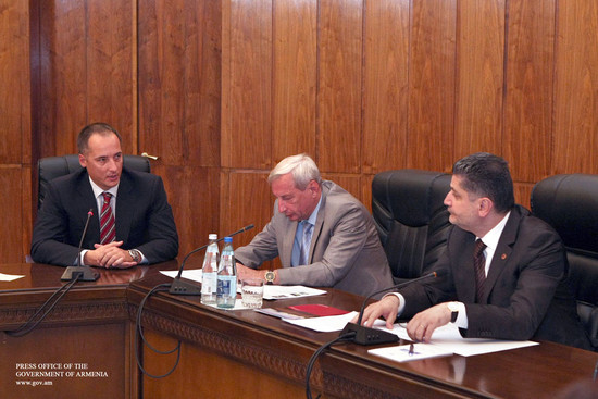 Վարչապետը և «Ռոսագրոմաշ» ասոցիացիայի պատվիրակության անդամները քննարկել են գյուղտեխնիկայի ձեռքբերմանն