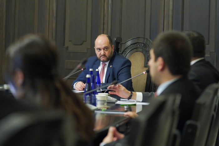 Արայիկ Հարությունյանի գլխավորությամբ քննարկվել են «Փառք աշխատանքին» քանդակի վերականգնմանն ուղղված աշ