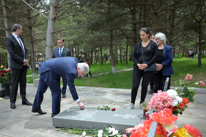 Փոխվարչապետ Մհեր Գրիգորյանը հարգանքի տուրք է մատուցել Բաշ-Ապարանի ճակատամարտի հերոսների հիշատակին