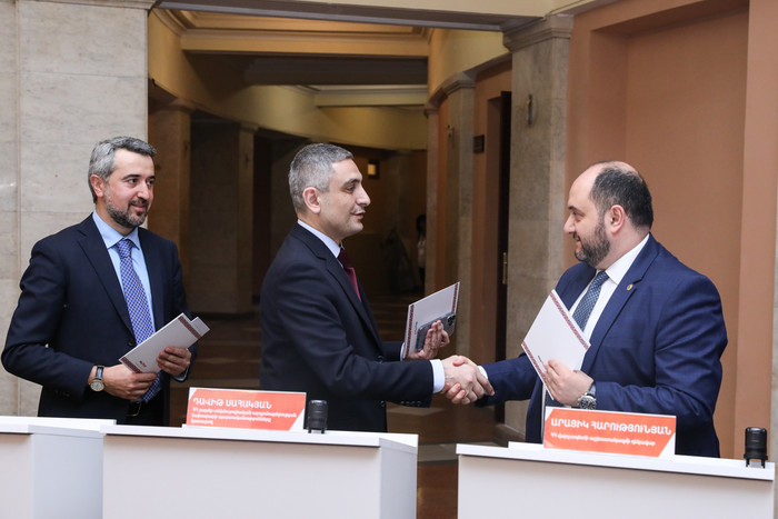 Արայիկ Հարությունյանը մասնակցել է Եղիշե Չարենցի 125-ամյակին նվիրված նամականիշի մարման արարողությանը