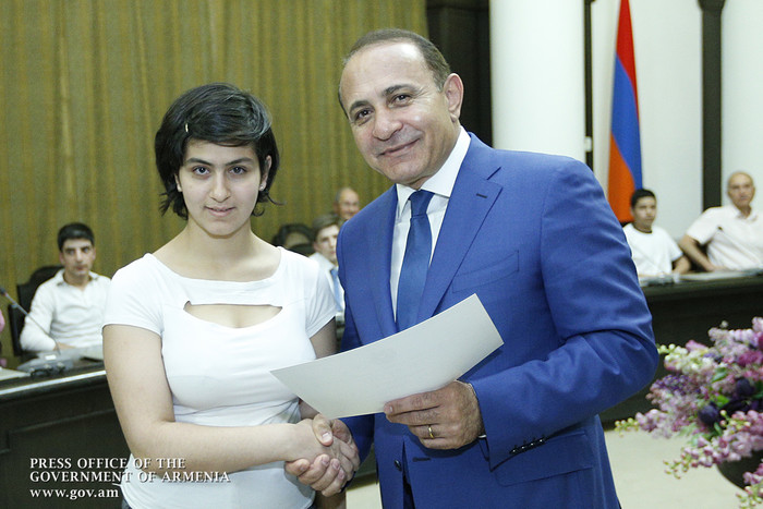 Վարչապետը շնորհավորել է 2014-2015 թթ. ուսումնական տարվա հանրապետական օլիմպիադայի հաղթողներին