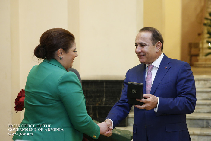 Վարչապետը շնորհավորել է ԶԼՄ-ների ներկայացուցիչներին Ամանորի և Սուրբ Ծնունդի առթիվ