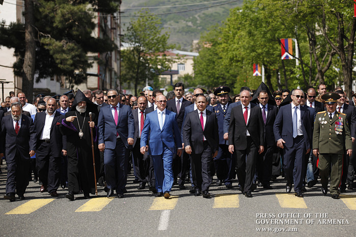 Հովիկ Աբրահամյանը Ստեփանակերտում մասնակցել է մայիսյան եռատոնին նվիրված միջոցառումներին